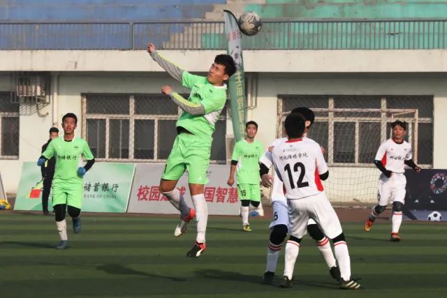 国家德比主裁判介绍：马丁内斯执法历史与数据概览